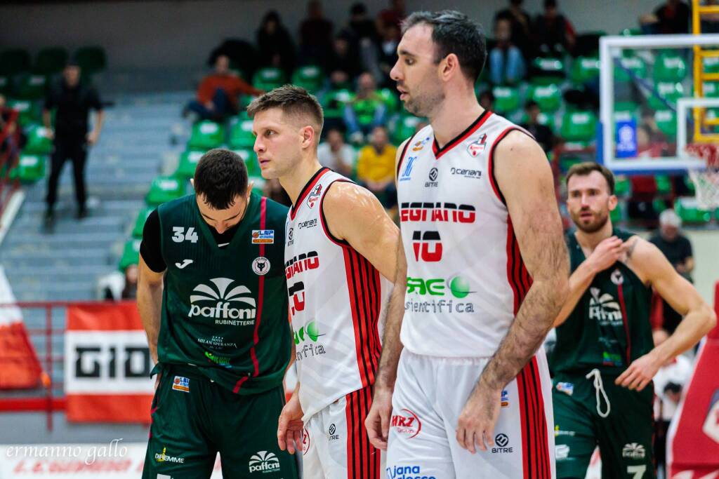 Legnano Basket perde contro Omegna, le foto di Ermanno Gallo