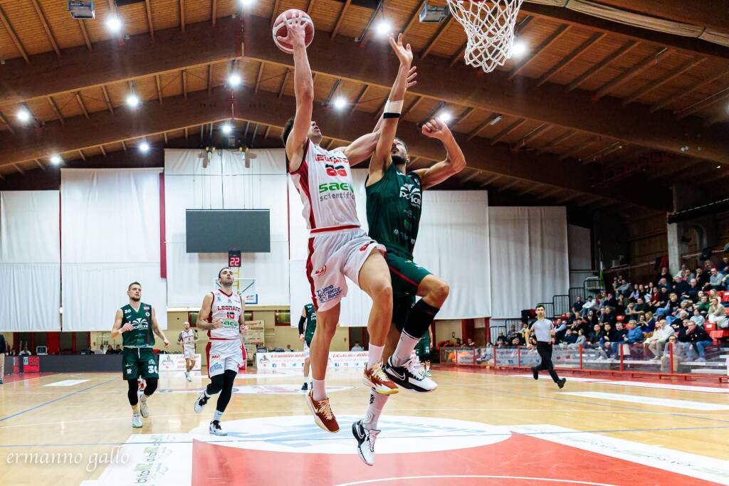 Legnano Basket perde contro Omegna, le foto di Ermanno Gallo