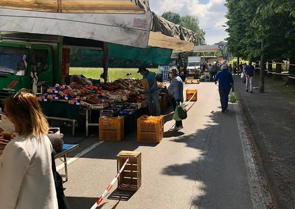 mercato sesto calende 