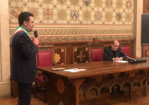 Monsignor Delpini in Sala Stemmi a Palazzo Malinverni a Legnano