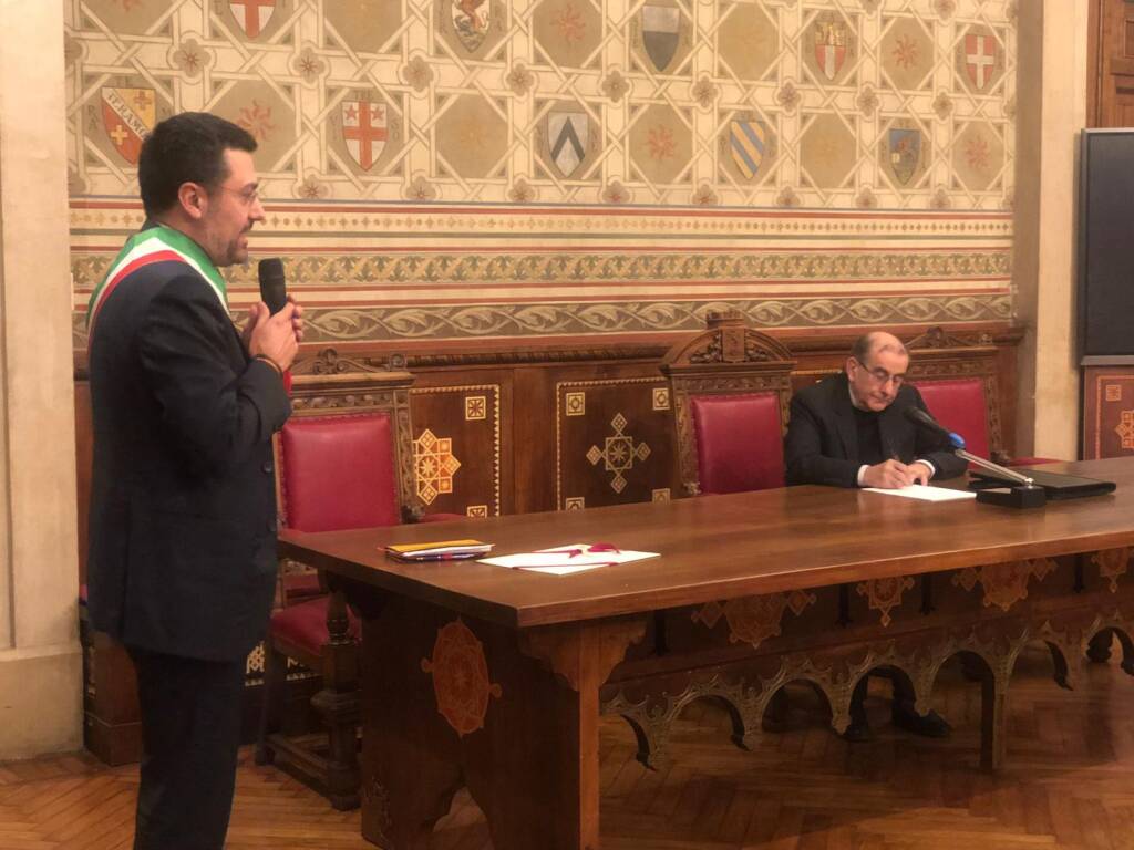 Monsignor Delpini in Sala Stemmi a Palazzo Malinverni a Legnano
