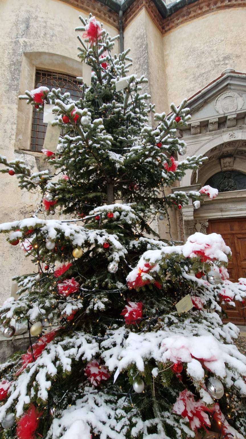Nuova neve al sacro Monte, le suggestive immagini