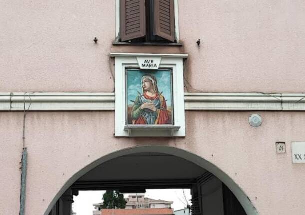Nuovo affresco della Madonna delle Sette Spade nella nicchia dell'ex Palazzo Vismara a Cerro Maggiore