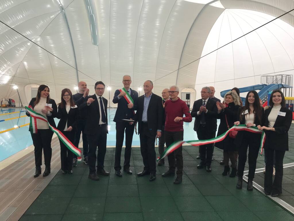 Più sport per tutti, inaugurata la nuova vasca esterna della piscina di Saronno