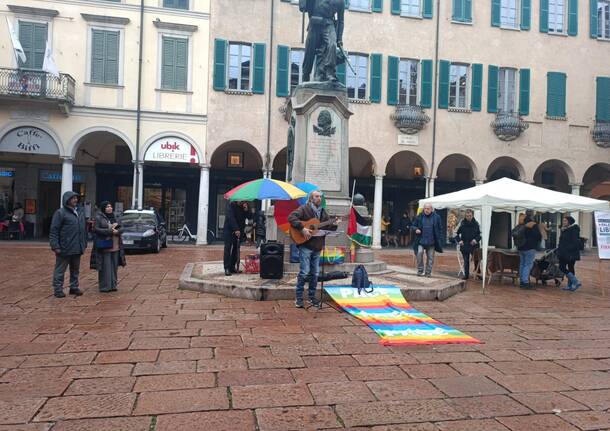 Stop a tutte le guerre, la manifestazione in centro a Varese