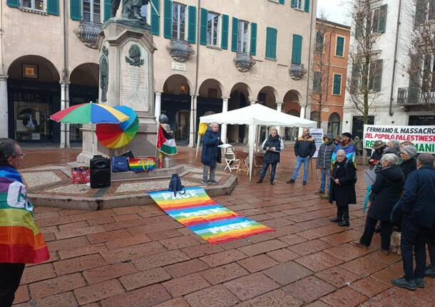 Stop a tutte le guerre, la manifestazione in centro a Varese