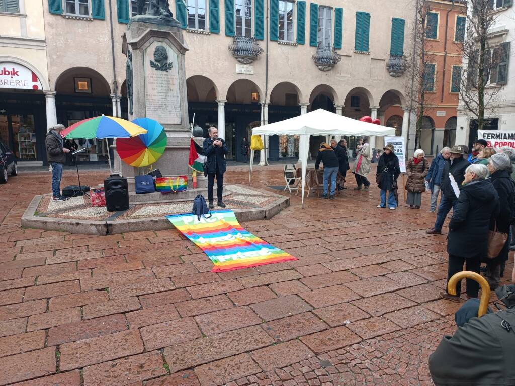 Stop a tutte le guerre, la manifestazione in centro a Varese