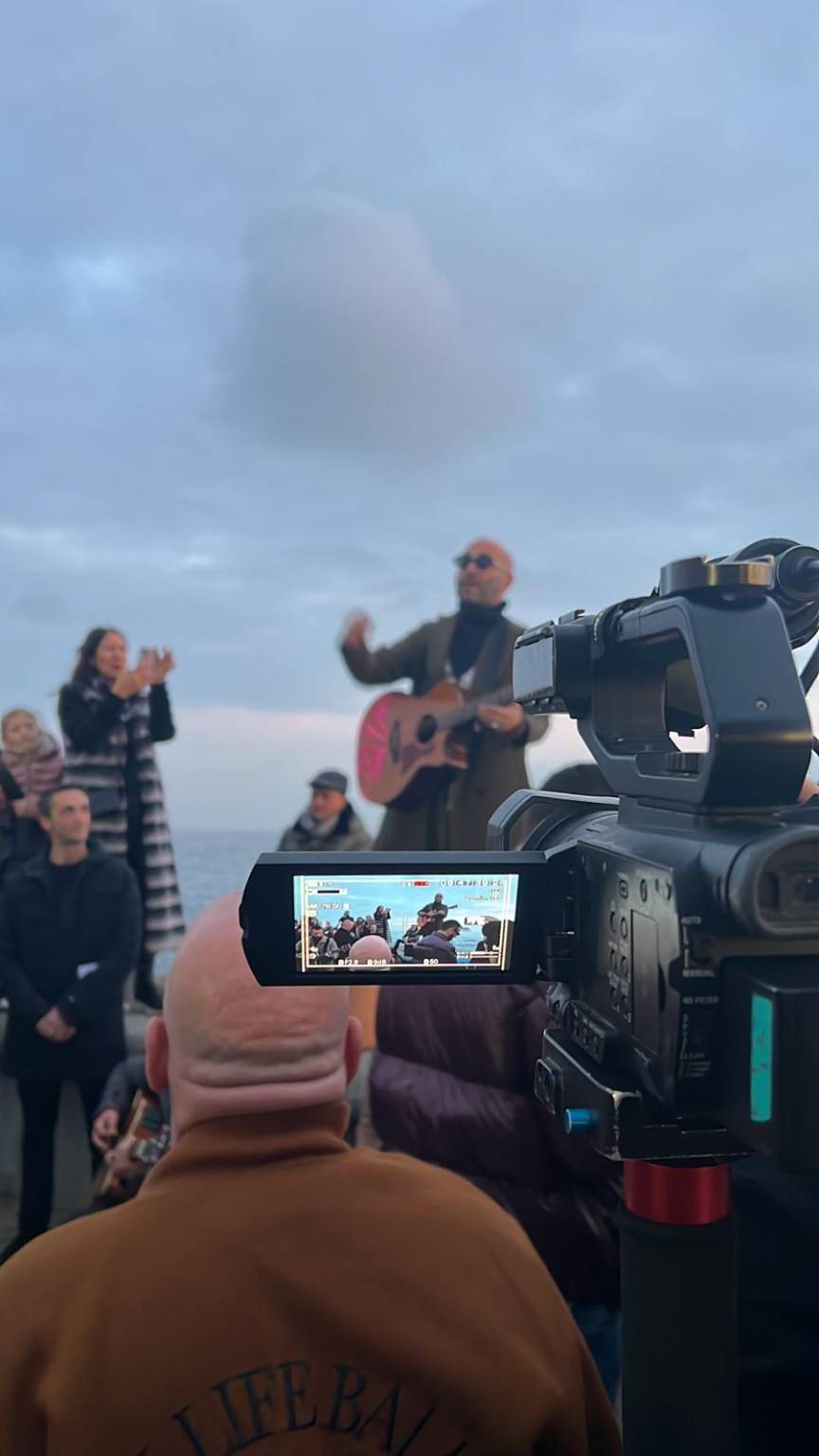 Concerto a sorpresa per i Negramaro sul lungomare di Sanremo