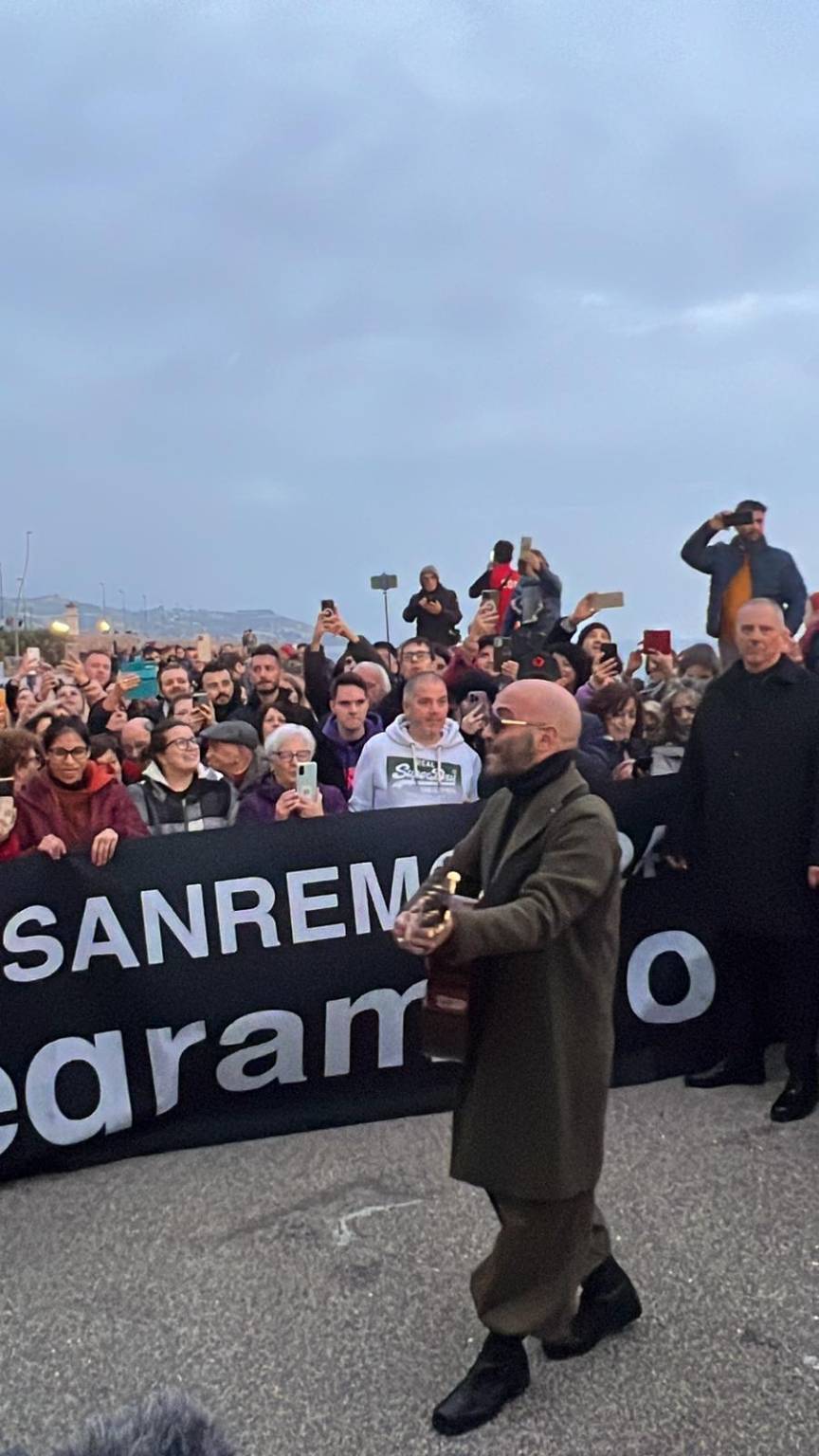 Concerto a sorpresa per i Negramaro sul lungomare di Sanremo