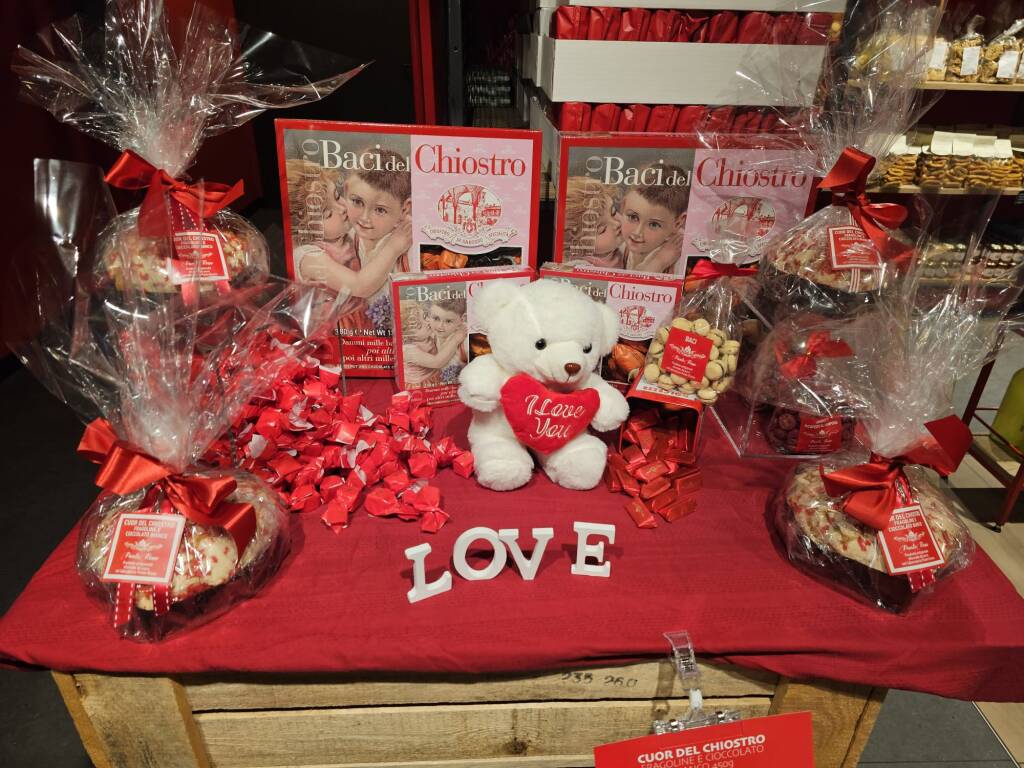 Dolcezza e allegria, Punto Rosso Lazzaroni celebra San Valentino e Carnevale con Lievitati Speciali