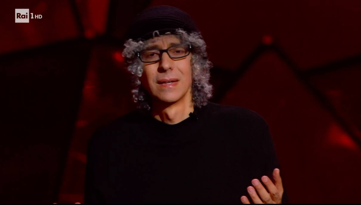 Giovanni Allevi di nuovo al piano dopo la malattia: all'Ariston di Sanremo