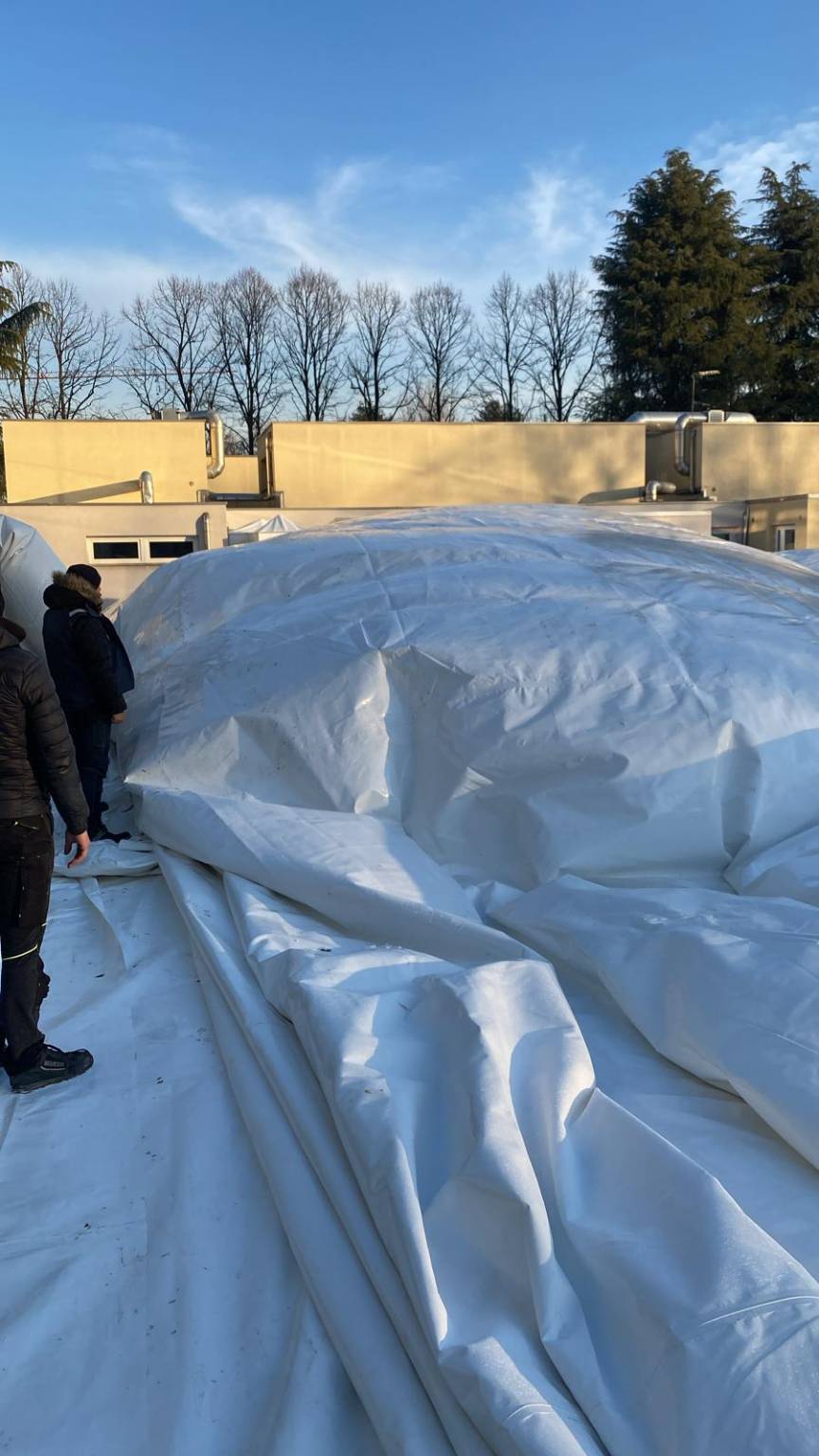 Inaugurato il pallone pressostatico per la vasca esterna della piscina di Saronno
