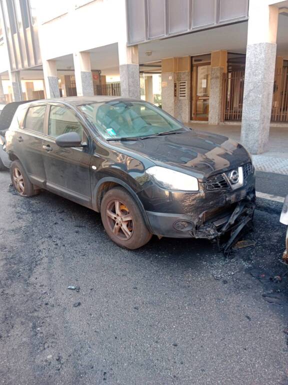 Incendio di nove automobili a Busto Arsizio