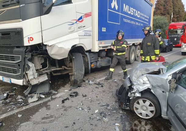 incidente auto camion travedona monate