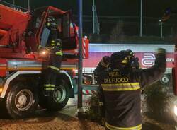 Ispra - Vigili del fuoco con l'autogru