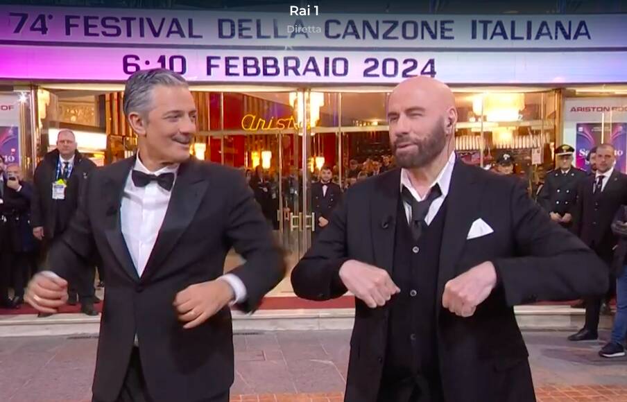 John Travolta fa il ballo del quaqua a Sanremo