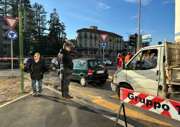 L’apertura della rotonda di Largo Flaiano a Varese