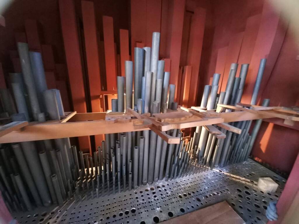 L'organo della chiesa di i Marnate smontato e rimontato