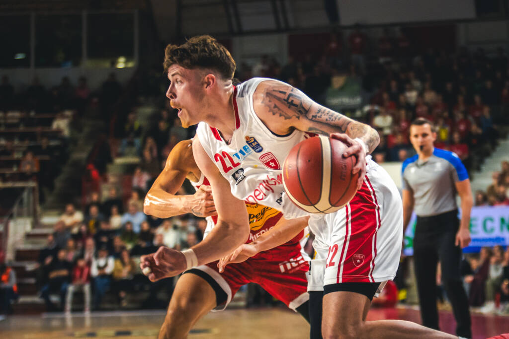 Le foto di Openjobmetis Varese - Carpegna Pesaro 91-80