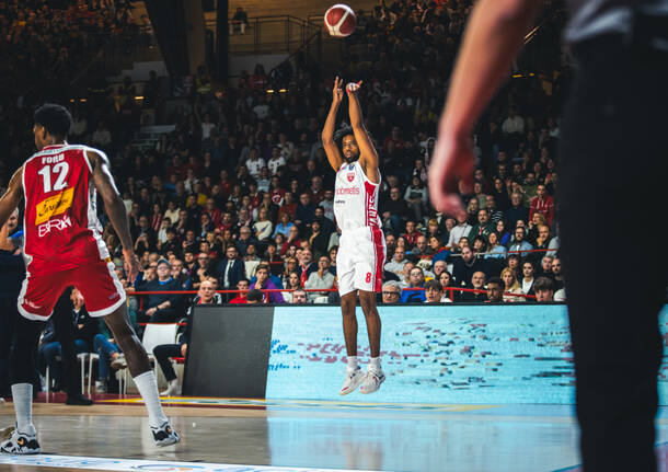 Le foto di Openjobmetis Varese – Carpegna Pesaro 91-80 