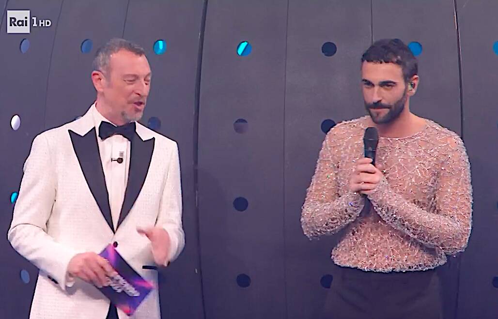 Marco Mengoni canta a Sanremo 2024 "Due Vite"
