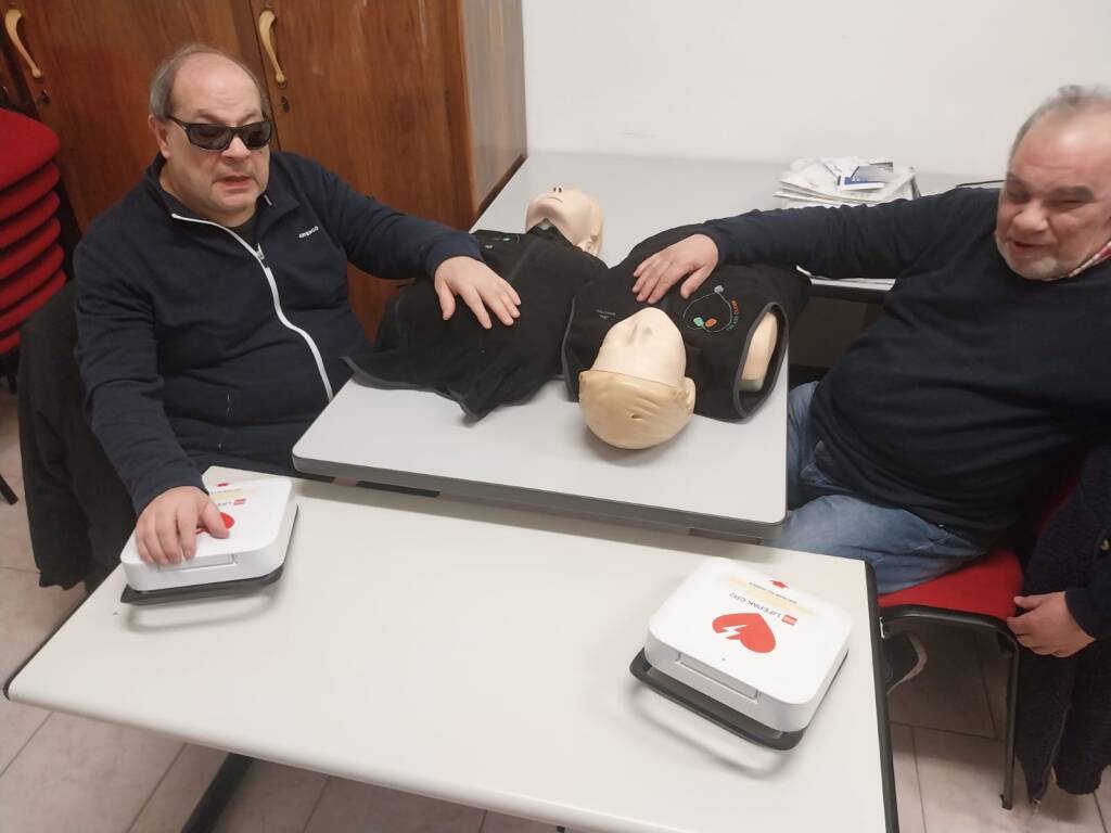 Migliaia di persone formate e defibrillatori pubblici diffusi, compie 10 anni Cislago Cuore