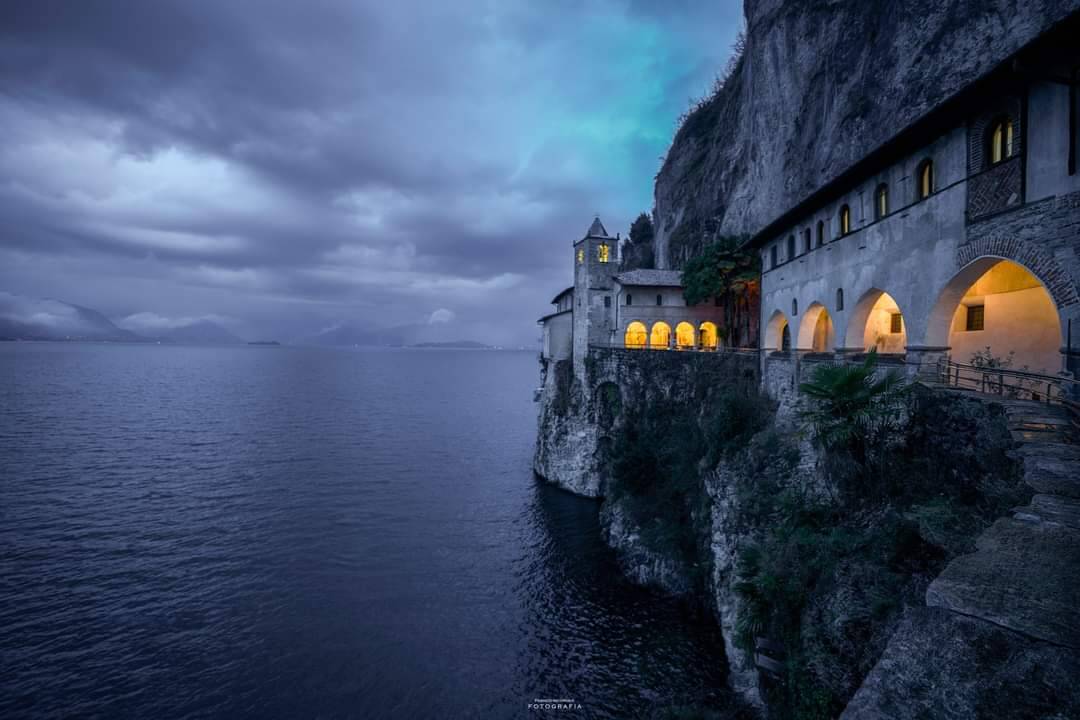 Santa Caterina del sasso di sera