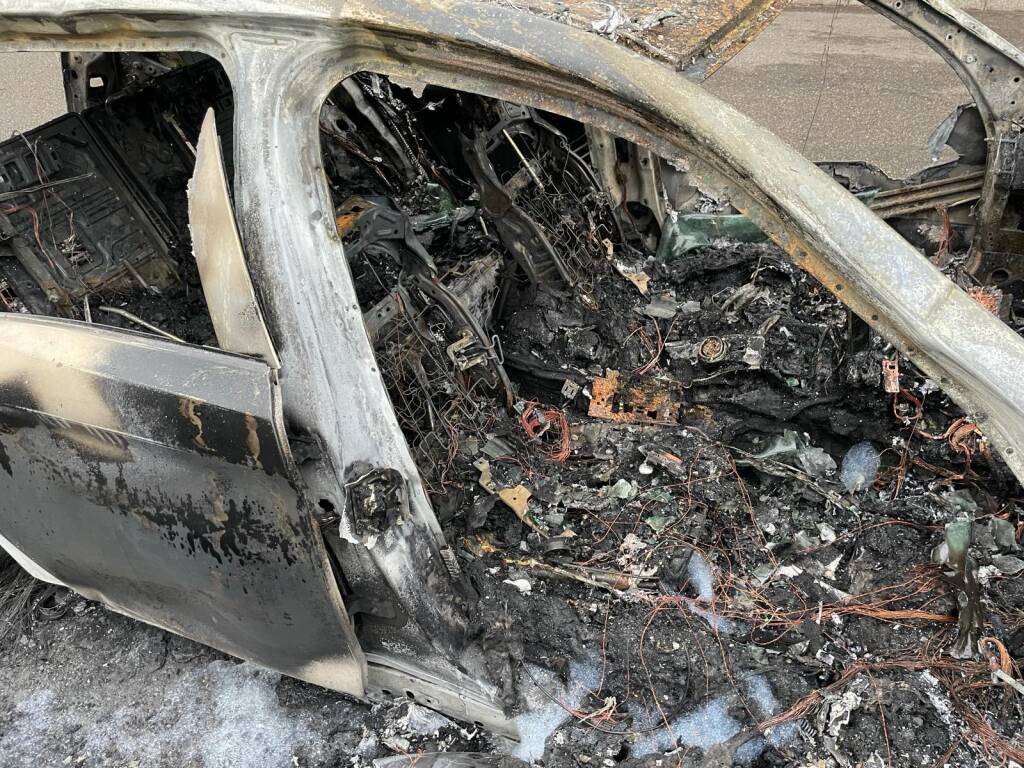 Tre auto in fiamme nella notte a Legnano