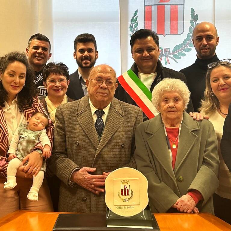 70 anni di matrimonio e cinque generazioni riunite per festeggiarli a Bollate