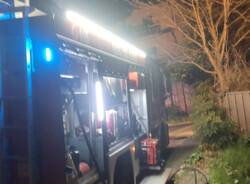 A fuoco un appartamento a Varese, una donna trasportata in ospedale