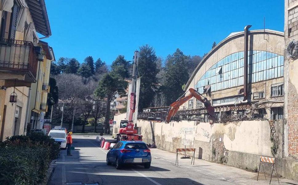 Cade il muro intorno all'ex Aermacchi di Varese