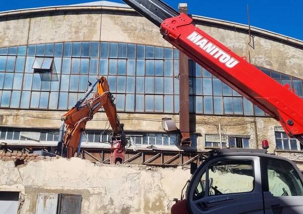 Cade il muro intorno all'ex Aermacchi di Varese