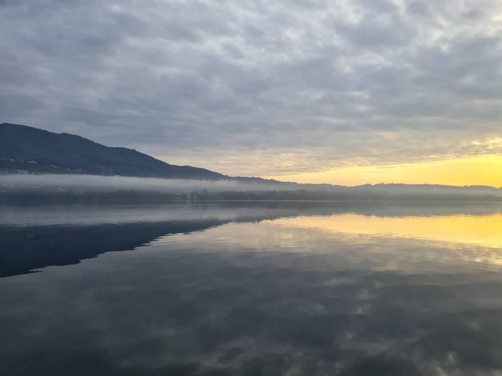 Alba  sul lago di Varese