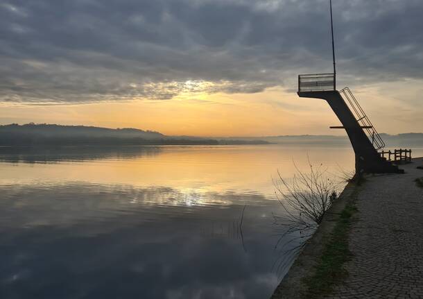 Alba  sul lago di Varese