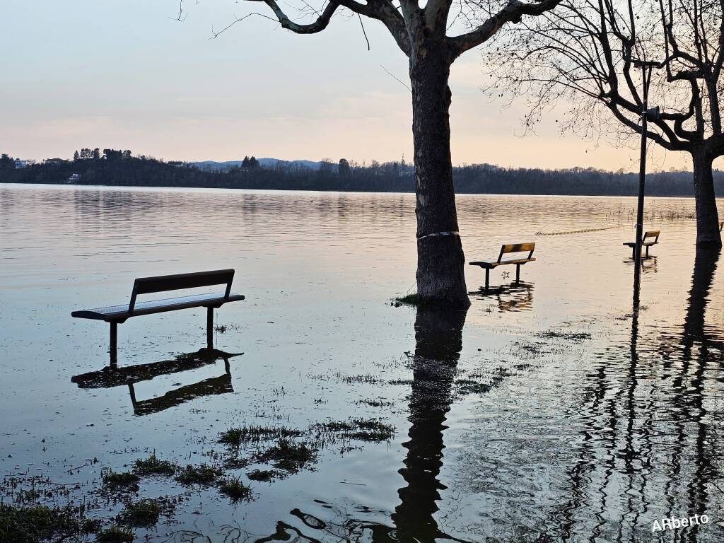 Acqua colorata dal Sole