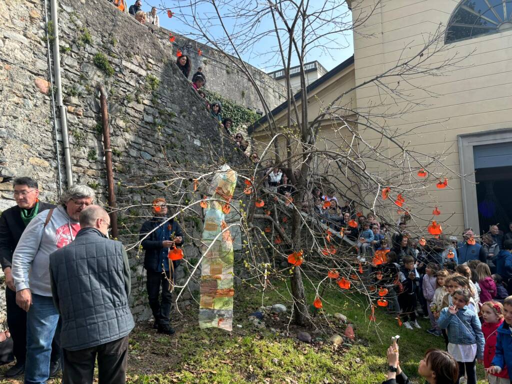 Casciago festeggia il Kaki e lancia un appello per la pace