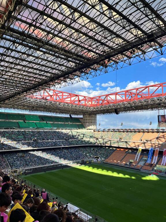 Festa a San Siro: con i cresimandi oltre 50 mila persone insieme a Delpini