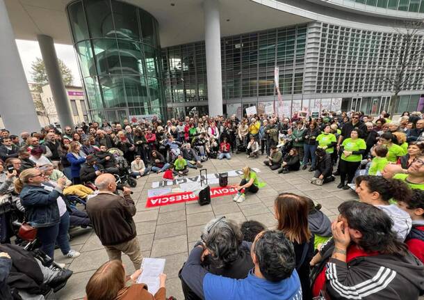 Flasmob sotto la Regione contro i tagli alla disabilità