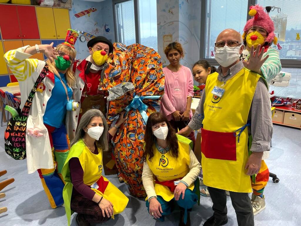 I volontari nelle pediatrie