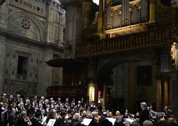 Il coro sinfonico e orchestra dell'Accademia Amadeus alla Cattedrale di Como