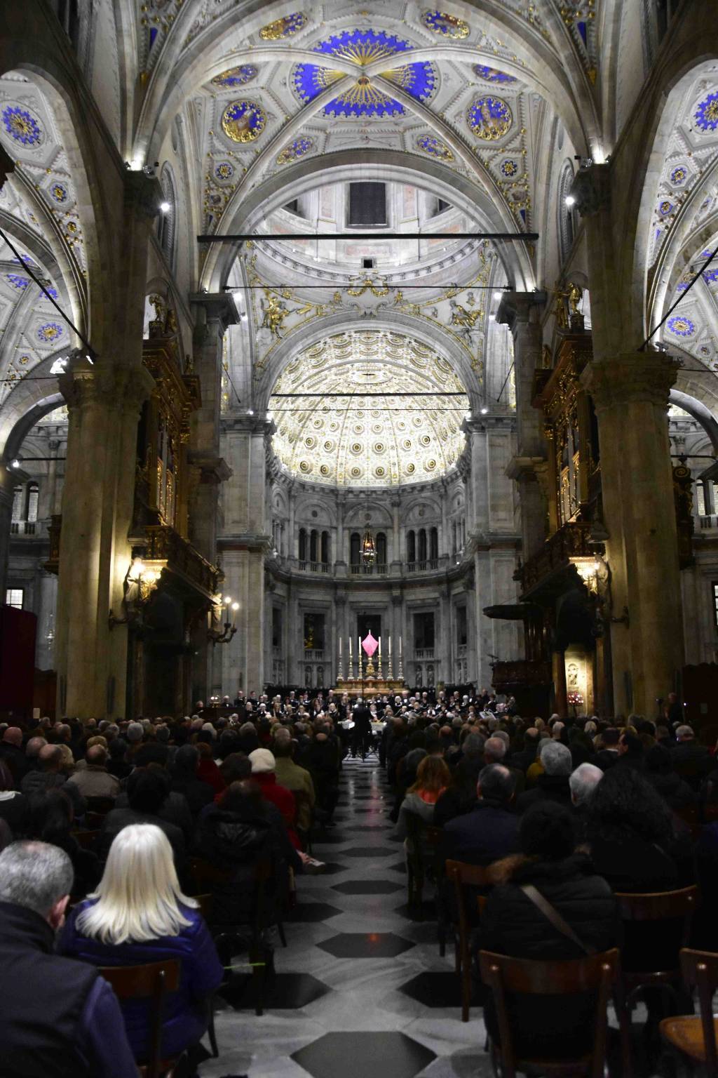 Il coro sinfonico e orchestra dell'Accademia Amadeus alla Cattedrale di Como