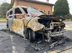 incendio auto golasecca marzo 2024