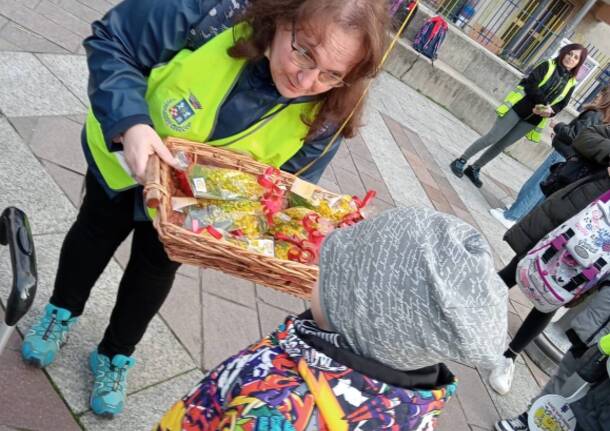 L'8 marzo dei bambini del Pedibus a Gorla Minore 