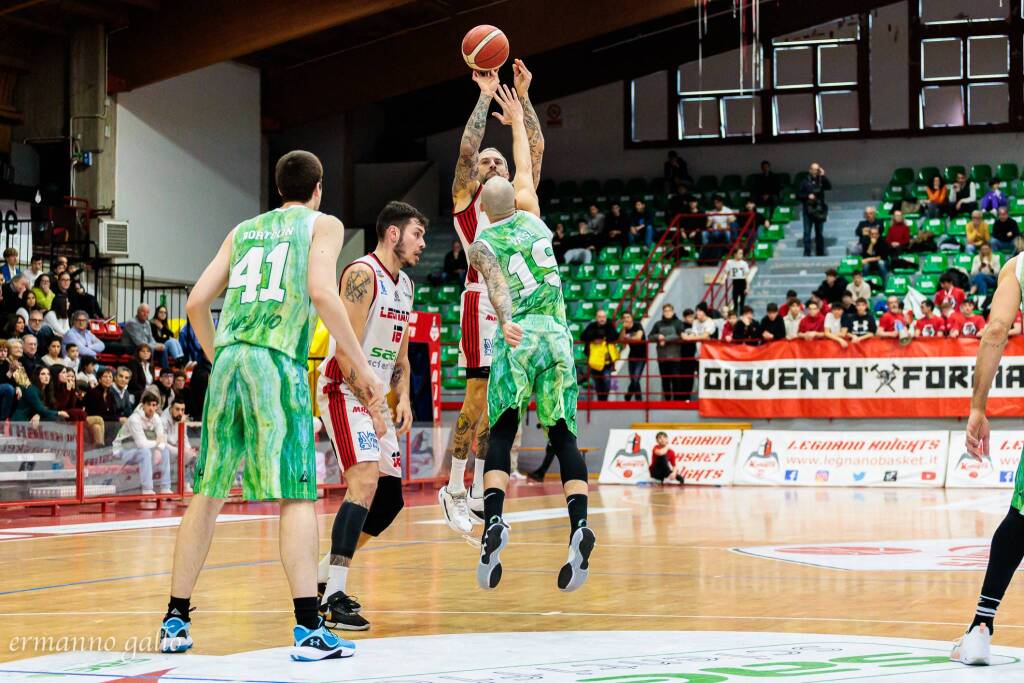 La sfida tra Legnano e Avellino nelle foto di Ermanno Gallo