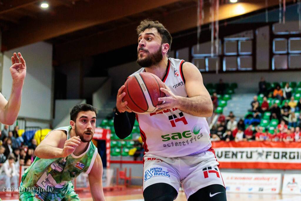 La sfida tra Legnano e Avellino nelle foto di Ermanno Gallo