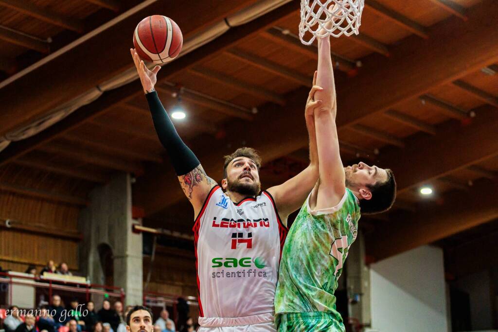 La sfida tra Legnano e Avellino nelle foto di Ermanno Gallo
