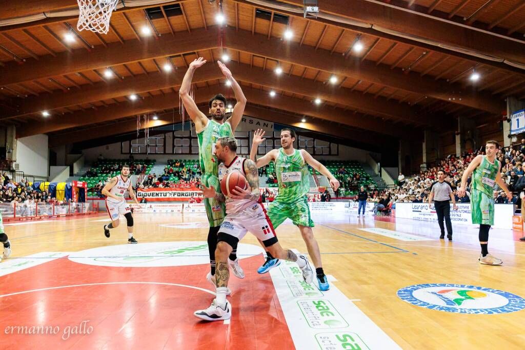 La sfida tra Legnano e Avellino nelle foto di Ermanno Gallo