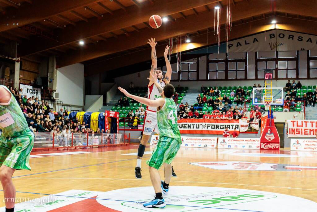 La sfida tra Legnano e Avellino nelle foto di Ermanno Gallo