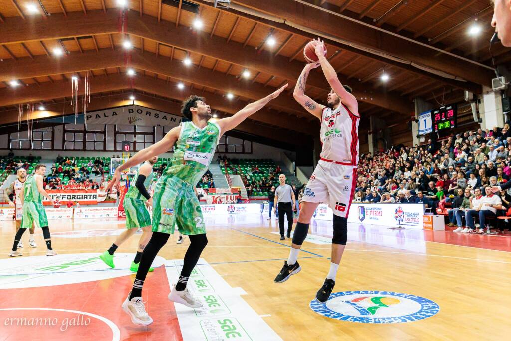 La sfida tra Legnano e Avellino nelle foto di Ermanno Gallo