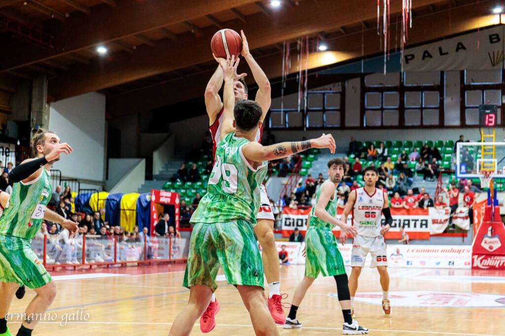 La sfida tra Legnano e Avellino nelle foto di Ermanno Gallo